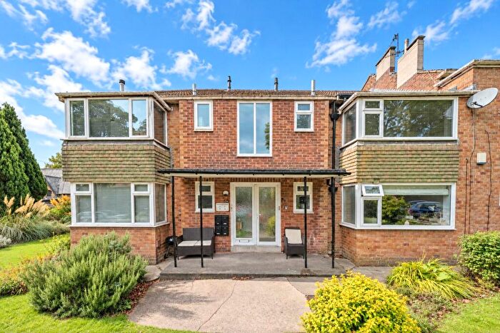 2 Bedroom Apartment For Sale In Whinbrook Court, Leeds, West Yorkshire, LS17