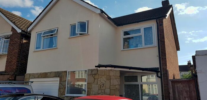 5 Bedroom Property To Rent In Woodstock Gardens, Ilford, IG3