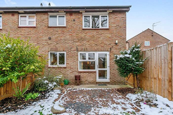1 Bedroom Semi-Detached House To Rent In St. Pauls Terrace, London, SE17