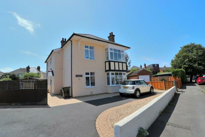 1 Bedroom Ground Flat To Rent In Avon Road West, Christchurch, Dorset., BH23