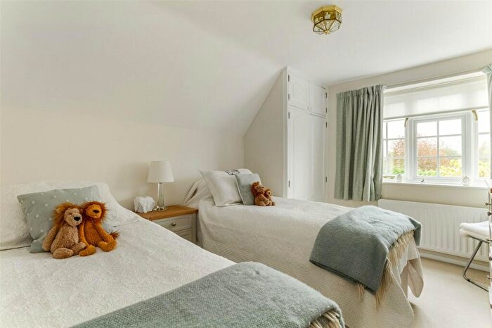 4 Bedroom Detached House For Sale In Tyfield, Sherborne St John, RG24