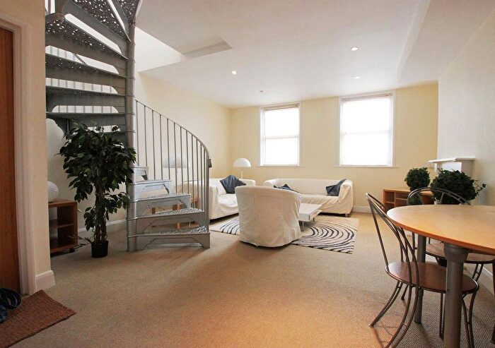 2 Bedroom Flat To Rent In Chiswick High Road, Chiswick, W4