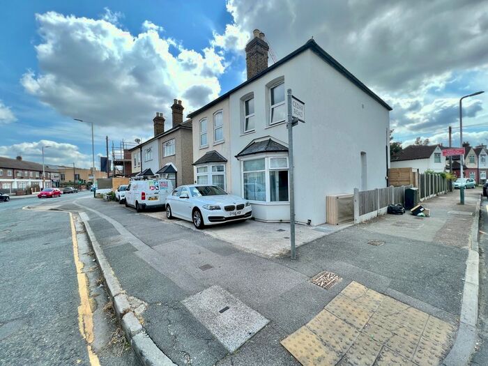 1 Bedroom Flat To Rent In Hainault Road, Romford, RM5