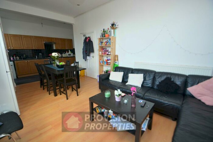 6 Bedroom Detached House To Rent In Regent Terrace, Hyde Park, Leeds, LS6