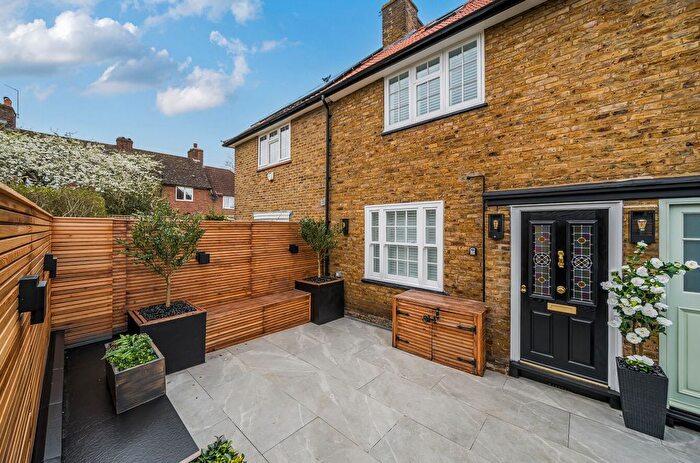 4 Bedroom Terraced House For Sale In Hobbes Walk, London, SW15