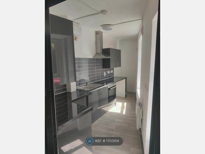 2 Bedroom Flat To Rent In Schofield Street, Waterfoot, Rossendale, BB4