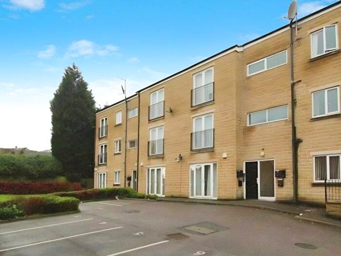 2 Bedroom Apartment For Sale In Mount Terrace, Halifax, West Yorkshire, HX2