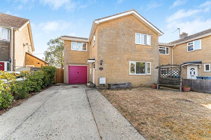 4 Bedroom Detached House For Sale In The Pieces, Bampton, OX18