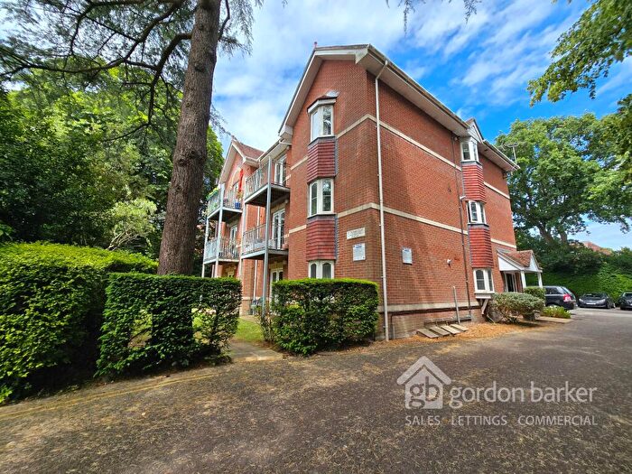 2 Bedroom Flat For Sale In Wellington Road, Bournemouth, BH8