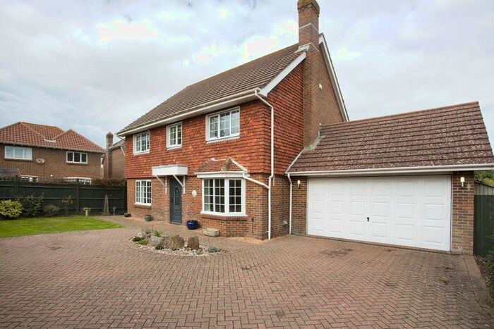 4 Bedroom Property To Rent In Meadow Close, Hawkinge, Folkestone, CT18