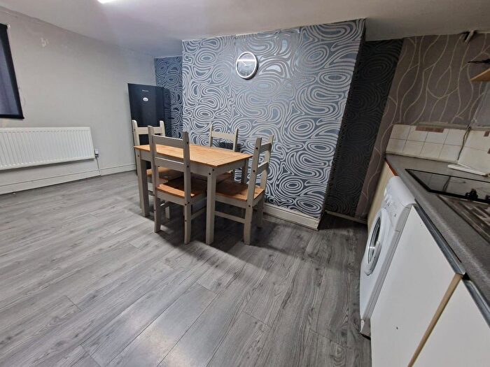1 Bedroom Flat To Rent In Woodview Grove, Holbeck, Leeds, LS11