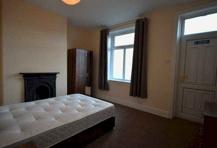 Studio To Rent In Room Cutler Heights Lane, Bradford, BD4