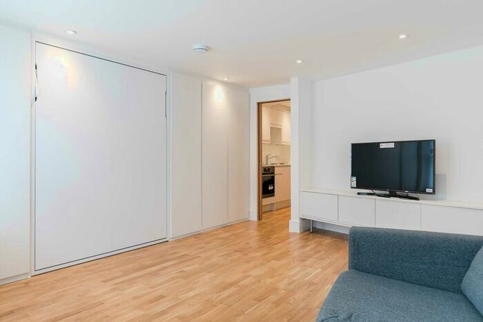 Flat To Rent In Cowcross Street, Farringdon, EC1M