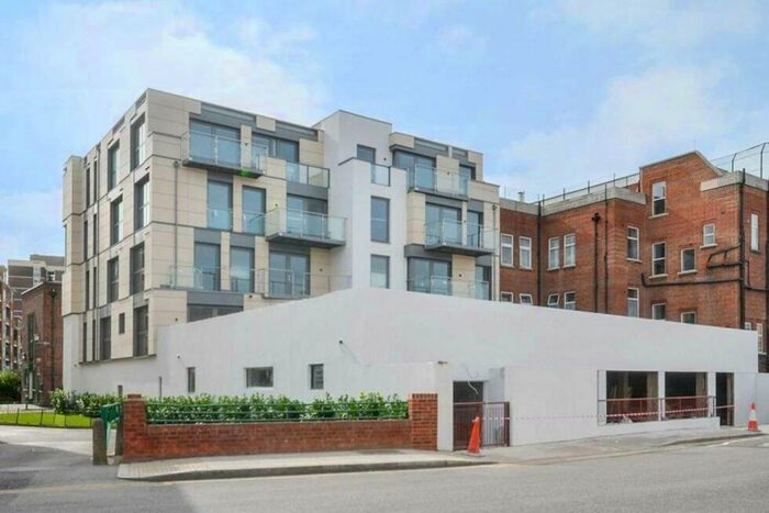 3 Bedroom Flat To Rent In Mintern Street, Shoreditch Park, N1