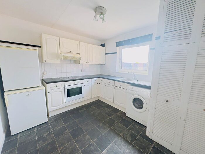 3 Bedroom Flat To Rent In Exeter Road, Dagenham, RM10