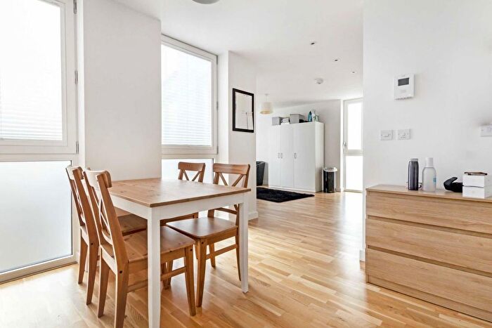 1 Bedroom Flat To Rent In Baltic Avenue, Brentford, TW8