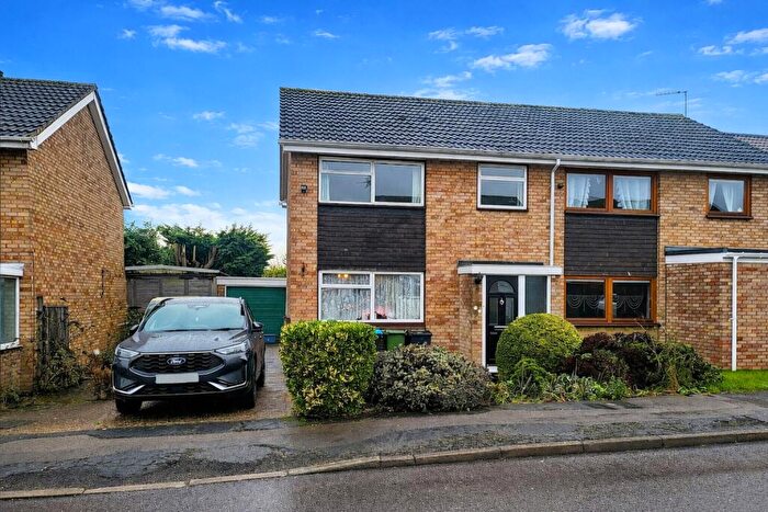 3 Bedroom Semi Detached House For Sale In Shelley Close, Newport Pagnell, MK16