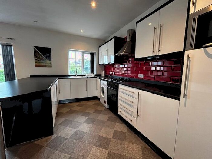1 Bedroom Flat To Rent In Staincliffe Road, Dewsbury, WF13