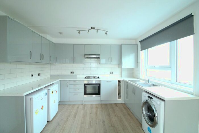 2 Bedroom Flat To Rent In Woodland Road, London, SE19