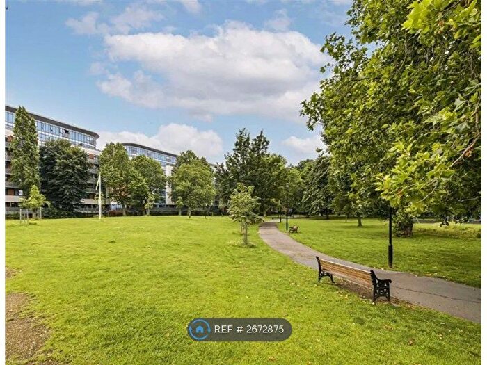 2 Bedroom Flat To Rent In Leamore Court, London, E2