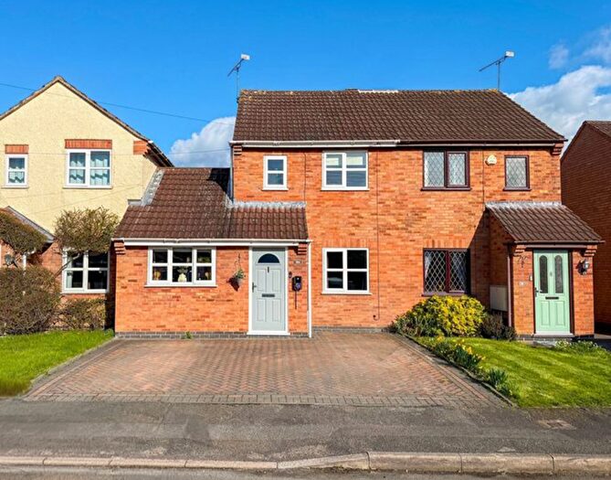 2 Bedroom Semi Detached House For Sale In Woodbank, Burbage, LE10