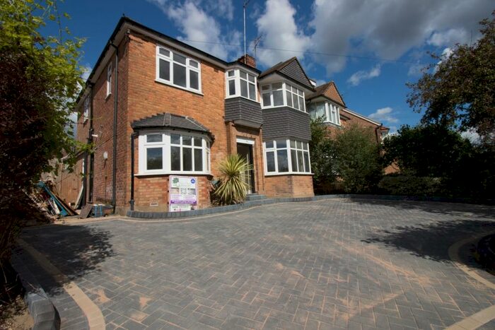 4 Bedroom Semi-Detached House To Rent In Walmington Fold, Woodside Park, London, N12