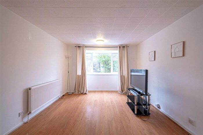 3 Bedroom End Of Terrace House To Rent In Gerrards Close, Southgate, London, N14
