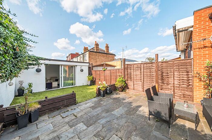 2 Bedroom Maisonette For Sale In Bond Road, Mitcham, CR4