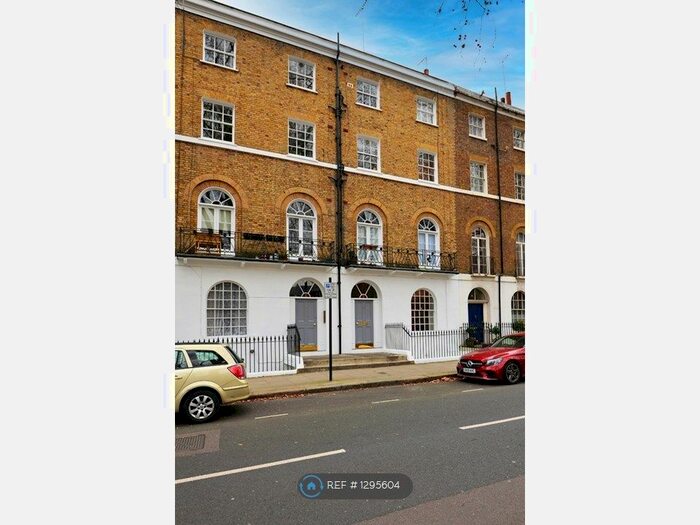 3 Bedroom Flat To Rent In London, London WC1H