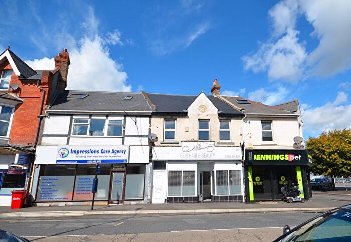 2 Bedroom Flat To Rent In Holdenhurst Road, Bournemouth, BH8