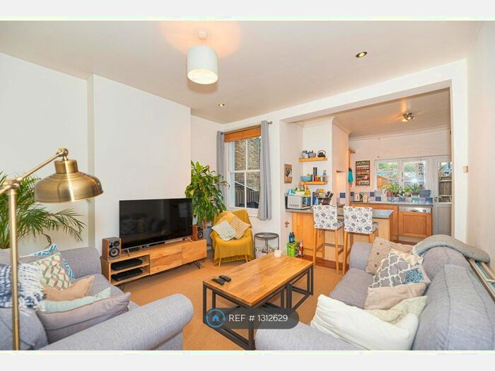 2 Bedroom Flat To Rent In Atheldene Road, London SW18