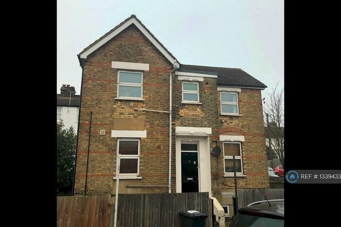 4 Bedroom Maisonette To Rent In Hainthorpe Road, London, SE27