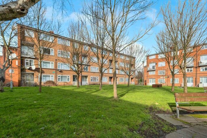 3 Bedroom Maisonette For Sale In Perry Villa Drive, Birmingham, B42