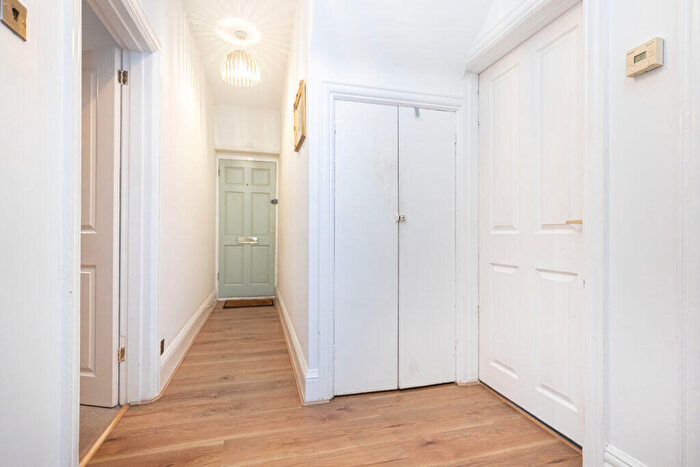 2 Bedroom Flat For Sale In Ensbury Avenue, Bournemouth, Dorset, BH10