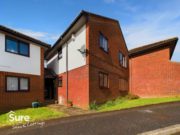 1 Bedroom Flat To Rent In Fairhill, Hemel Hempstead, Hertfordshire, HP3