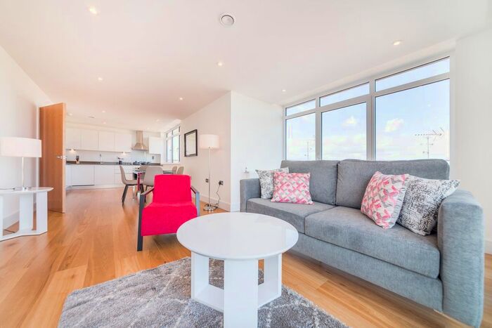 3 Bedroom Flat To Rent In West Court, Grove Place, Eltham, London, SE9