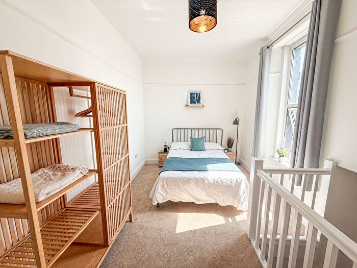 10 Bedroom End Of Terrace House To Rent In Evelyn Place, Plymouth, PL4