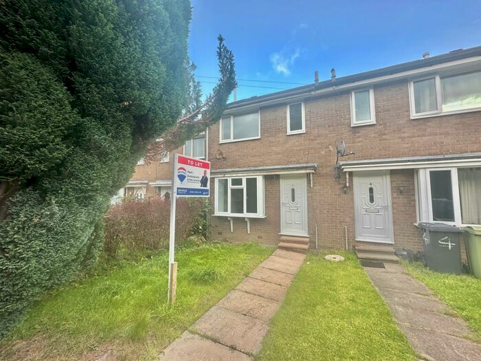 3 Bedroom End Of Terrace House To Rent In Thanes Close, Huddersfield, HD2