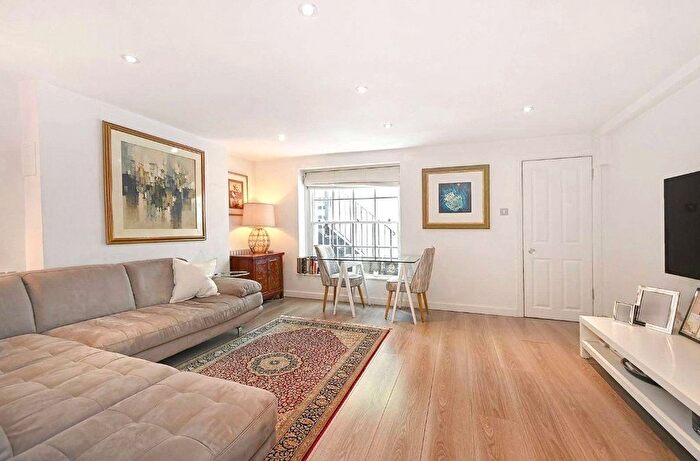 2 Bedroom Flat To Rent In Brompton Square, London, SW3