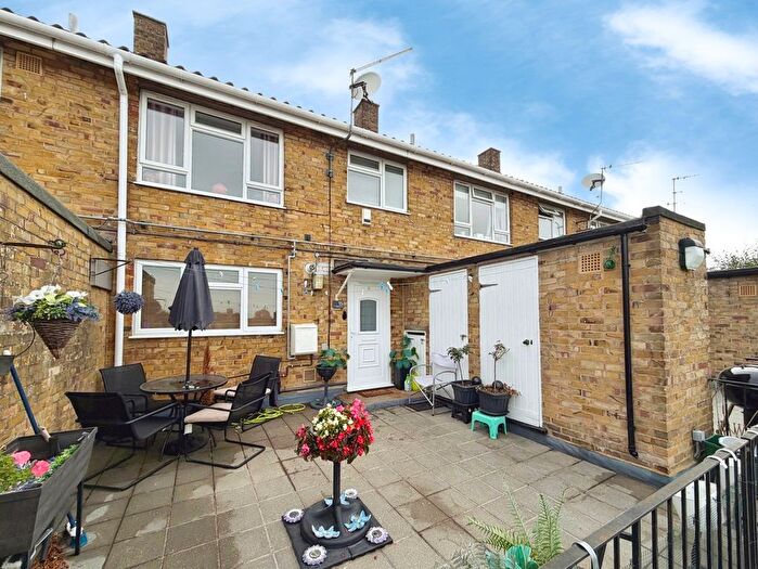 2 Bedroom Maisonette For Sale In Rectory Row, Bracknell, Berkshire, RG12