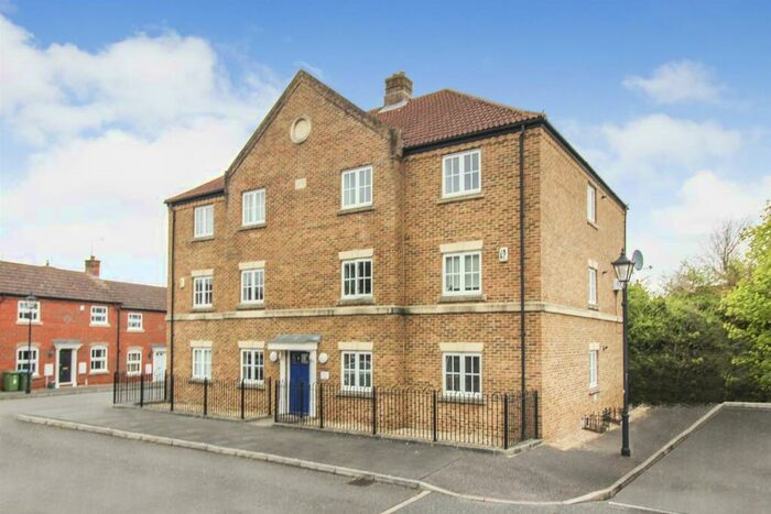 2 Bedroom Apartment To Rent In Fairford Leys, Aylesbury, HP19