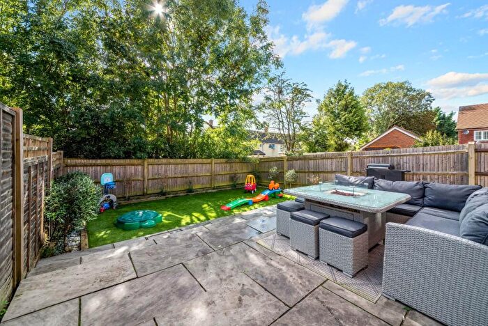 3 Bedroom End Of Terrace House For Sale In Hayton Crescent, Tadworth, KT20