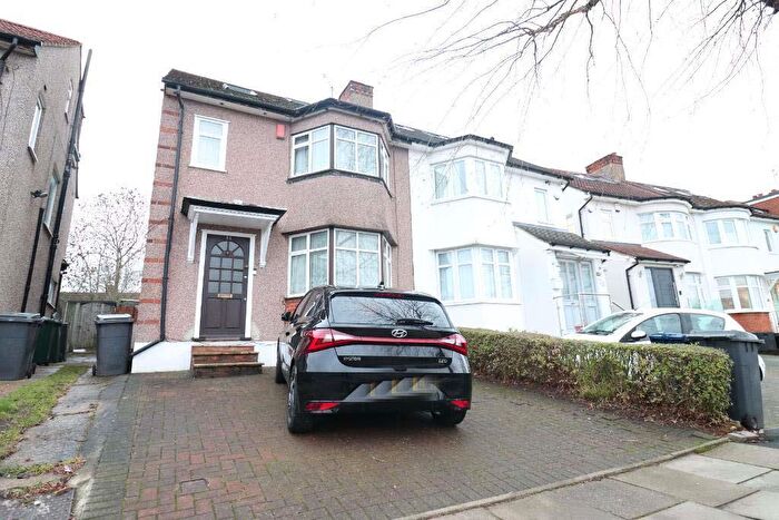 5 Bedroom Semi-Detached House To Rent In Grange Hill, Edgware, HA8
