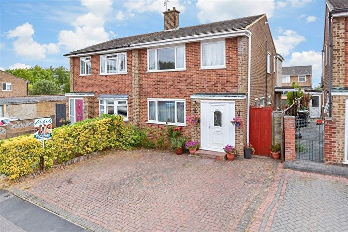 4 Bedroom Semi Detached House For Sale In Kilndown Close, Maidstone, Kent, ME16