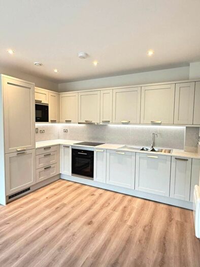 2 Bedroom Flat To Rent In Manor House, Bray Wick, SL6