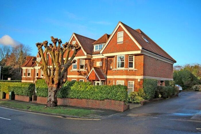 2 Bedroom Apartment To Rent In Park Rise, Leatherhead, Surrey, KT22