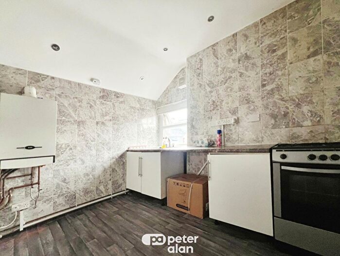 2 Bedroom Flat To Rent In Glenroy Street, Roath, Cardiff, CF24