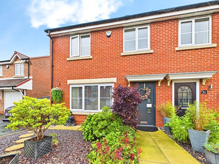 3 Bedroom Semi-Detached House For Sale In Fielders Close, Wigan, WN3