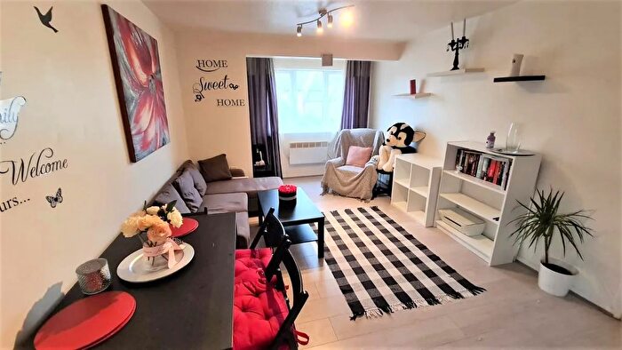 1 Bedroom Flat To Rent In Emerald Close, London, E16