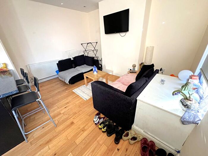 3 Bedroom Terraced House To Rent In Autumn Avenue, Burley, Leeds, LS6